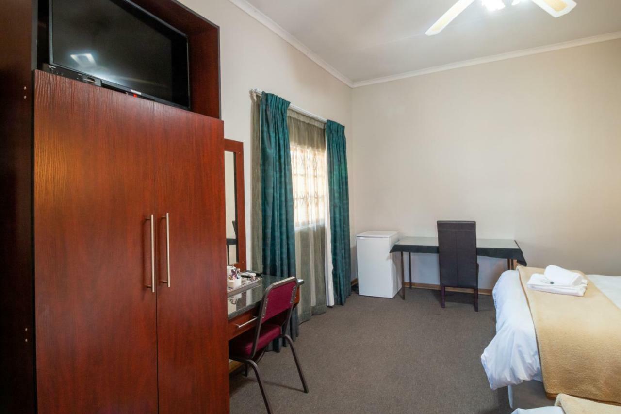 Lala Dene Lodge Bloemfontein Ngoại thất bức ảnh