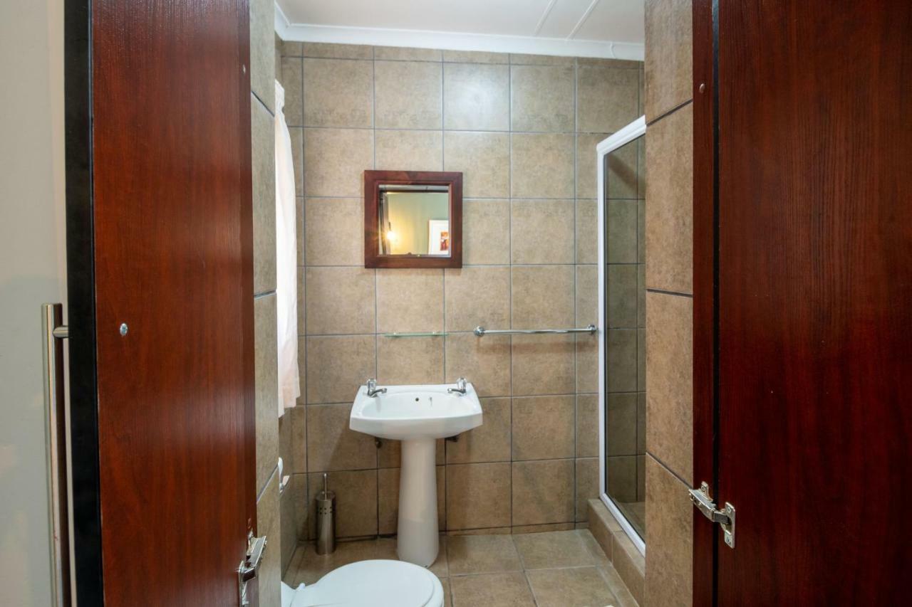 Lala Dene Lodge Bloemfontein Ngoại thất bức ảnh