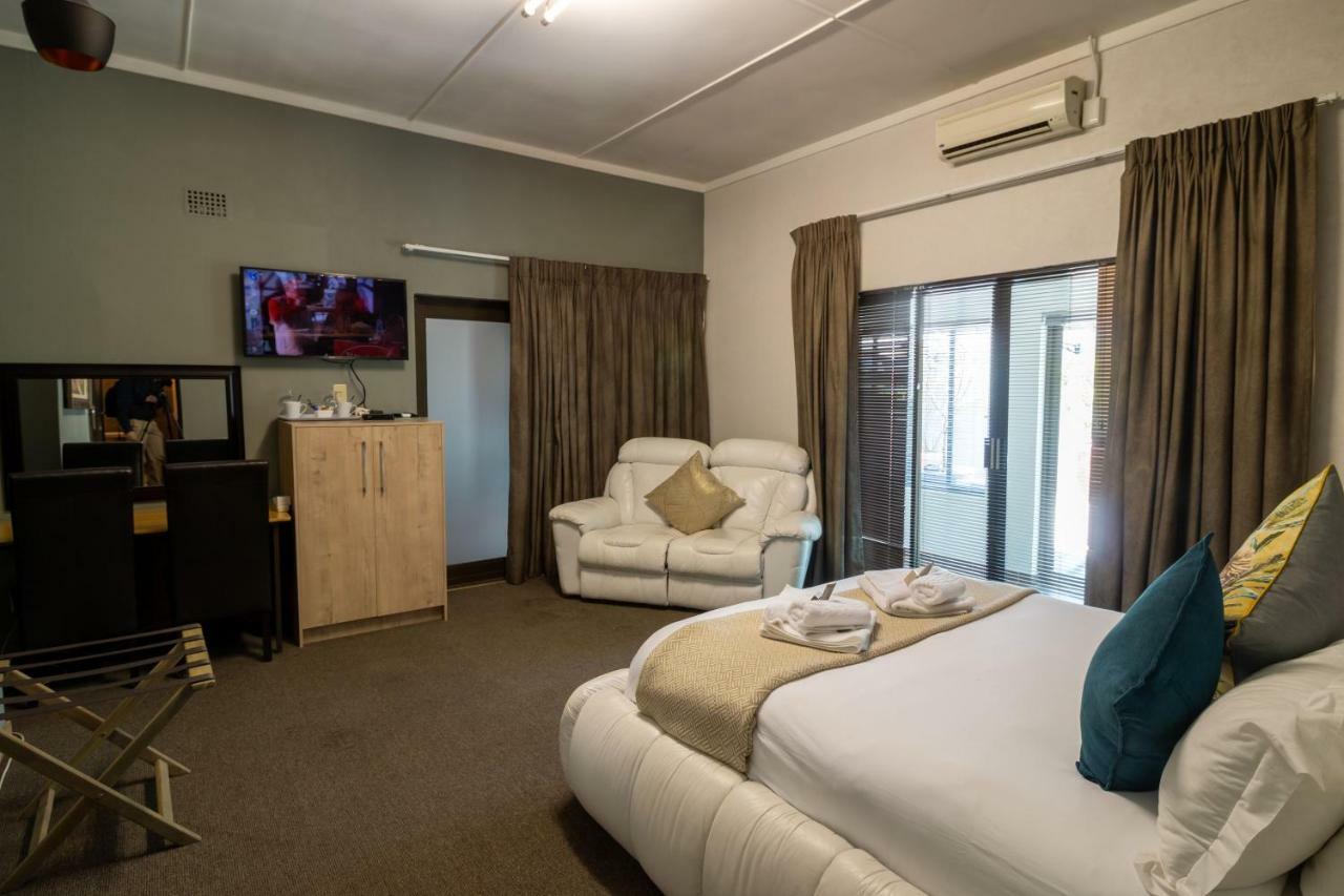 Lala Dene Lodge Bloemfontein Ngoại thất bức ảnh